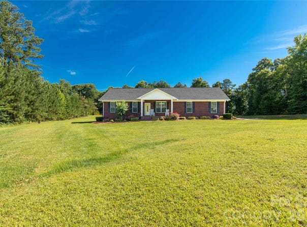 1962 Robin Drive, Lancaster, SC 29720