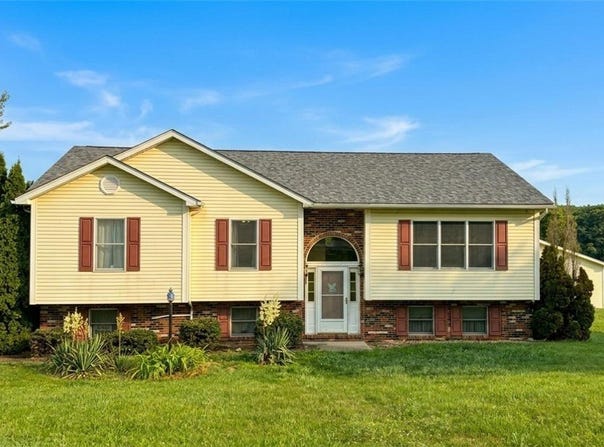 198 Eagle Mill Rd, Butler, PA 16001