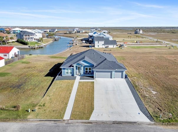 13 Westpointe Dr, ROCKPORT, TX 78382