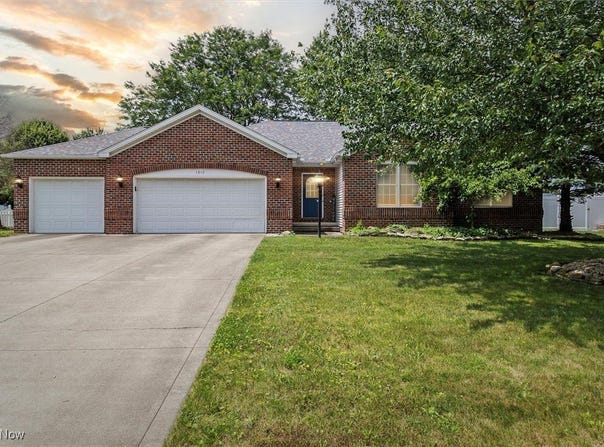 1012 Woodland Chase, Grafton, OH 44044