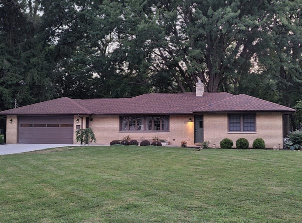 811 Thomas Street, Plainwell, MI 49080
