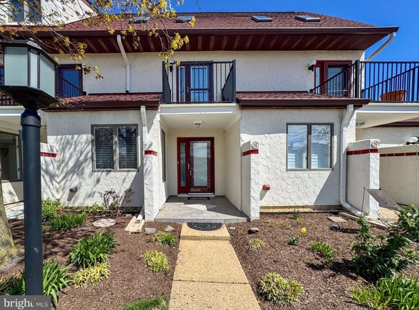 25 QUEEN ELIZABETH COURT, CHESTER, MD 21619