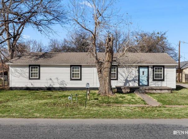 106 E WILLIAMS DRIVE, Burkburnett, TX 76354