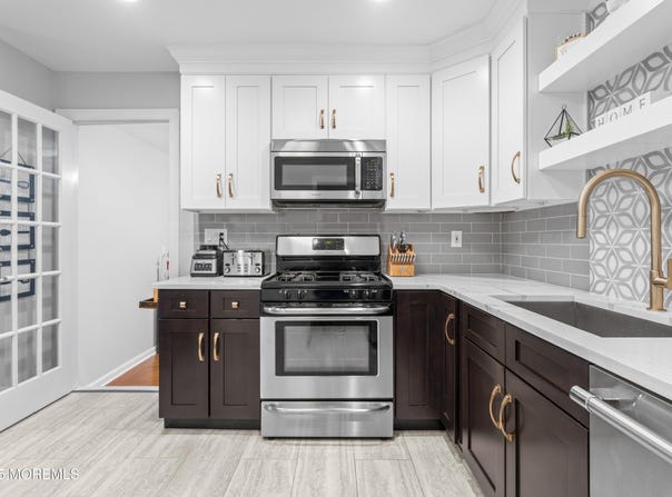 5 Flamingo Drive, Howell, NJ 07731