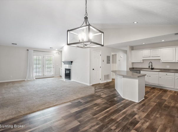 8505 Atrium Dr, Louisville, KY 40220