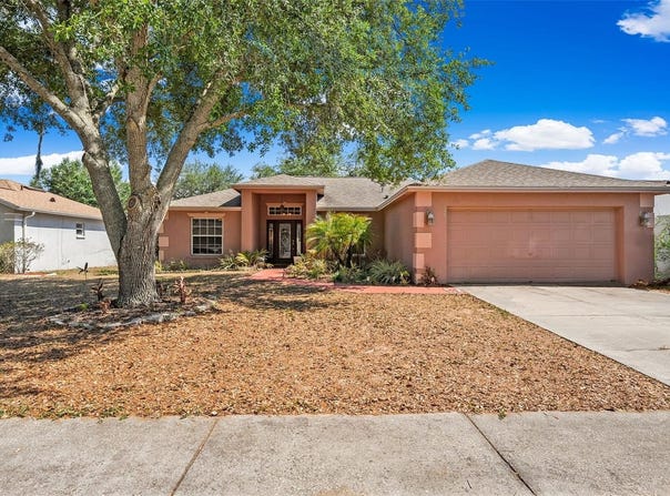 127 WINSTON MANOR Circle, SEFFNER, FL 33584