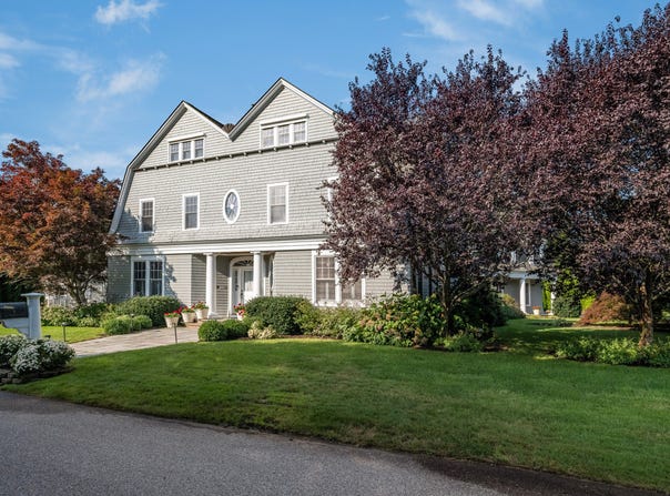 3 Sea Meadows Lane, Waterford, CT 06385
