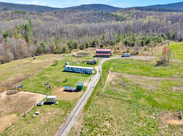 657 Meadows LN, New Castle, VA 24127