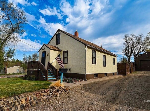 513 E Barry St, Glendive, MT 59330