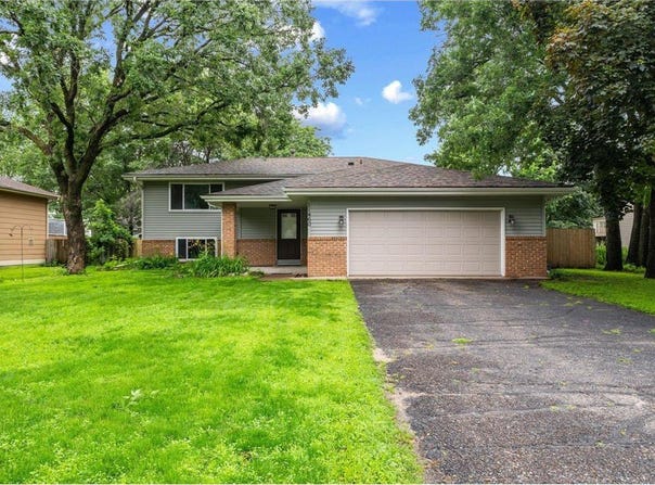 11460 Goldenrod Street NW, Coon Rapids, MN 55448