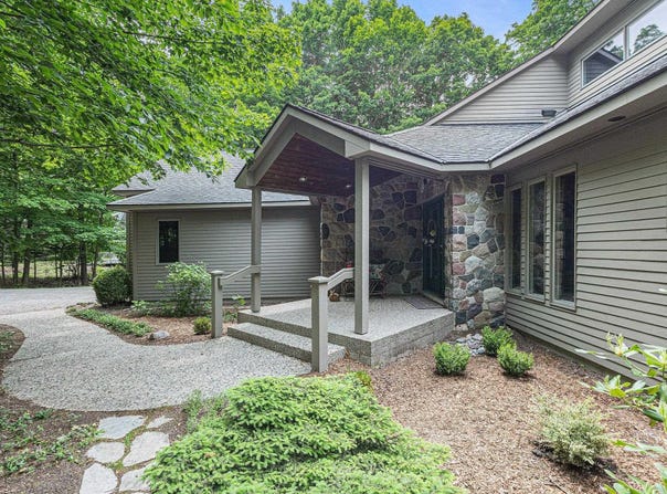 4405 Highland Drive, Beulah, MI 49617
