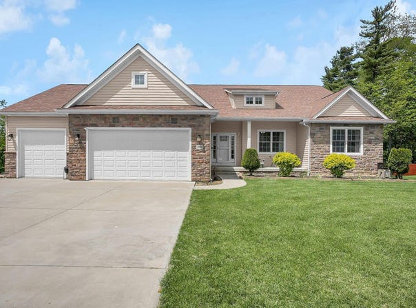 390 Laurel Oak Lane, Heath, OH 43056