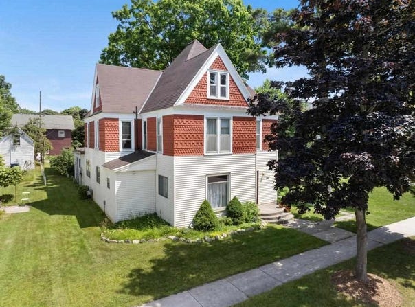 212 NICHOLS, CHARLEVOIX, MI 49720