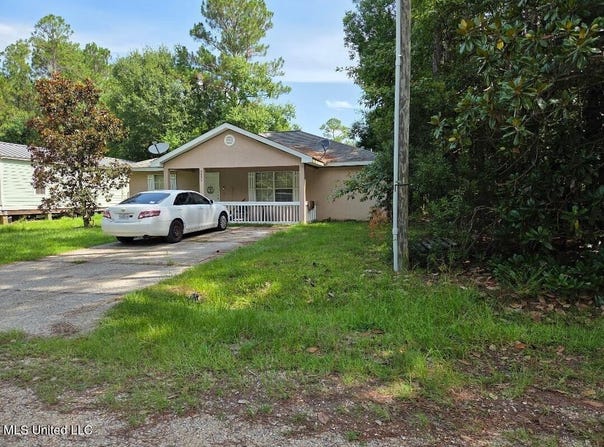 6096 W Chickasaw Street, Bay Saint Louis, MS 39520