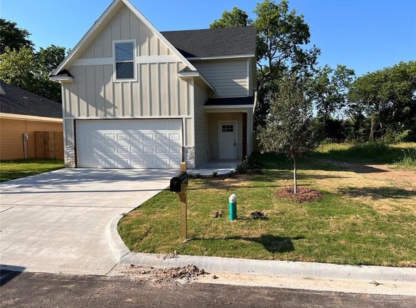 716 E 5th Street, Bonham, TX 75418