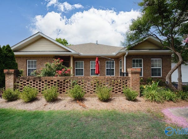 77 Valley Way Circle SE, Huntsville, AL 35802