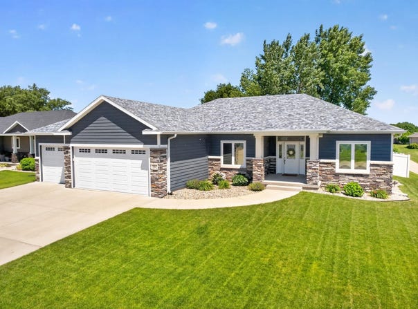 523 Kingston Circle, Sergeant Bluff, IA 51054