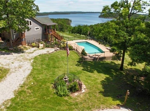 139 North Point  DR, Yellville, AR 72687
