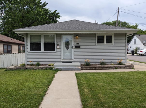 314 Coolidge Ave, Waukesha, WI 53186