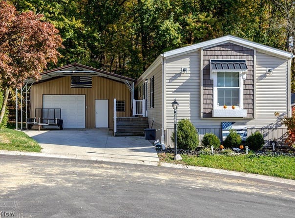 2212 Kingsbury Drive SW, Canton, OH 44706