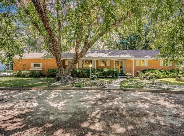 5602 Highland Dr, Hutchinson, KS 67502