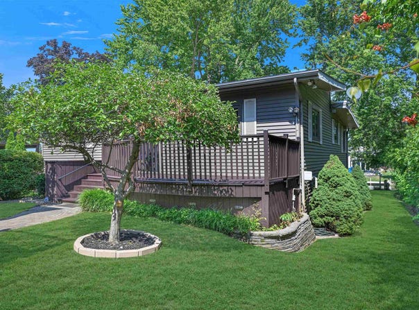 11510 N Ogden Point Road, Syracuse, IN 46567