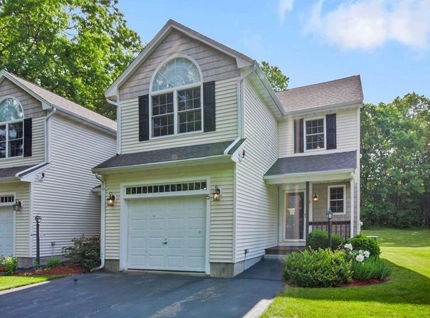 53 Lancaster Rd, Clinton, MA 01510