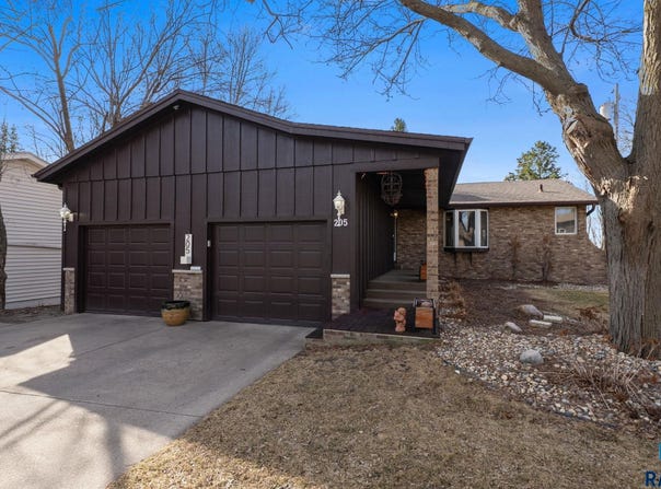 205 E 34th St, Sioux Falls, SD 57105-4932