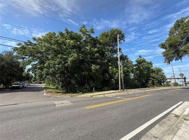 412 W BERESFORD AVENUE, DELAND, FL 32720