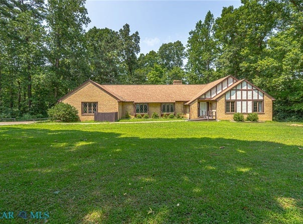 901 Oak Lane, Kilmarnock, VA 22482