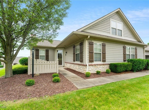 9151 Springfield Road unit: 1603, Poland, OH 44514