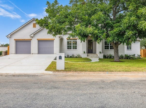 271 South College Street, La Grange, TX 78945