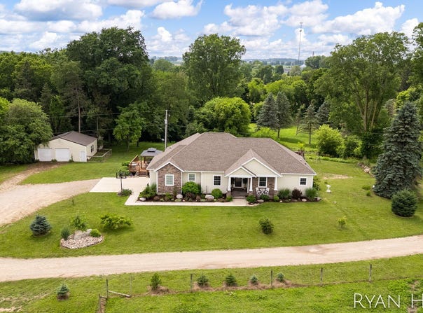 5062 Inuksuk Trail, Ionia, MI 48846