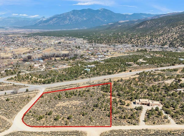 Paseo del Canon E, Taos, NM 87571