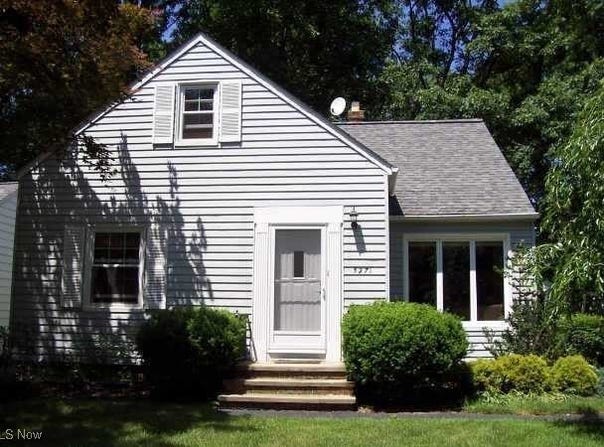 5271 Case Avenue, Lyndhurst, OH 44124