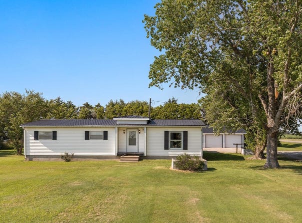 7115 S Whiteside Rd, Hutchinson, KS 67501