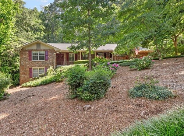 325 Knoll Woods Drive, Roswell, GA 30075