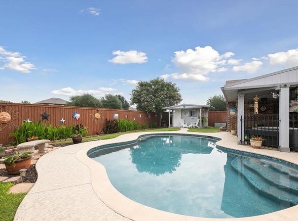 568 Willowview Drive, Saginaw, TX 76179