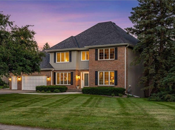 19885 Chartwell Hill, Shorewood, MN 55331