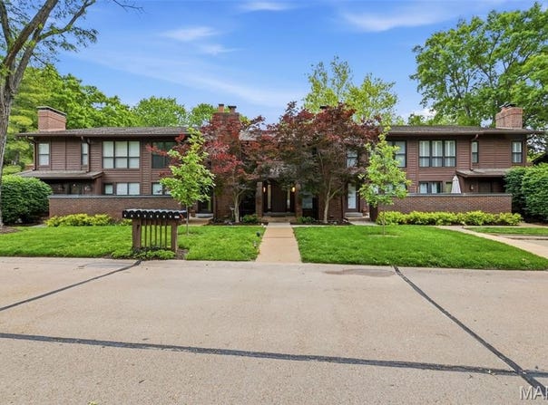 2012 Trailcrest Lane, St Louis, MO 63122