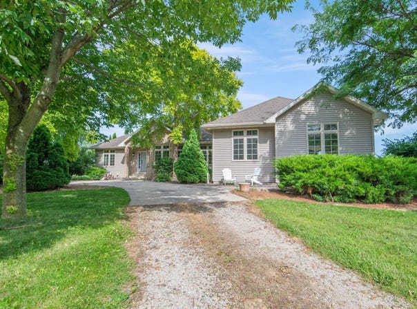 2103 DEER HAVEN Road, GREENLEAF, WI 54126