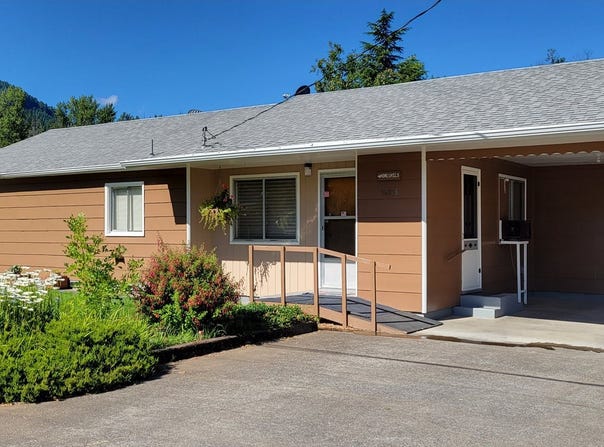 76376 RIVER RD, Oakridge, OR 97463
