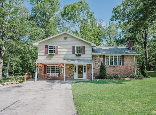 916 Stratford Rd, Fairfield Twp, PA 15658