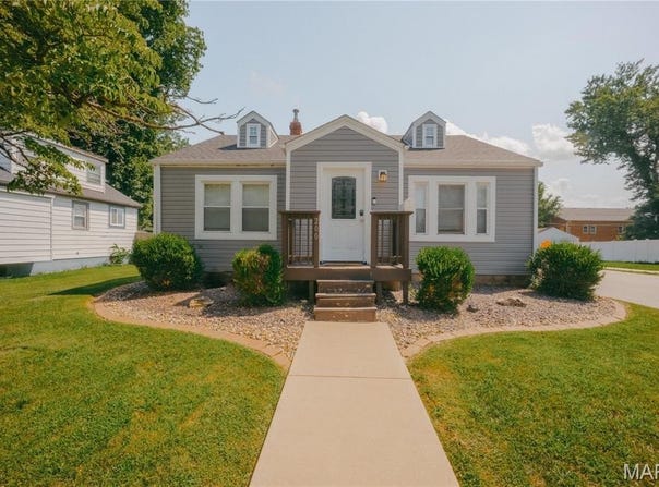 200 4th Avenue, Edwardsville, IL 62025