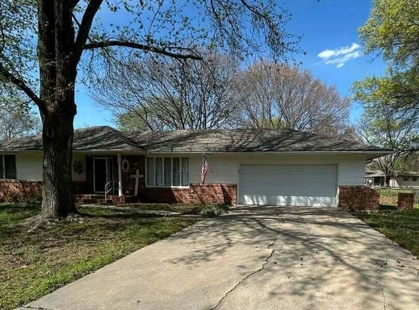 403 Fireside Drive, Arma, KS 66712