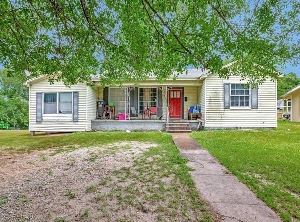 1322 W. Main, Nacogdoches, TX 75964