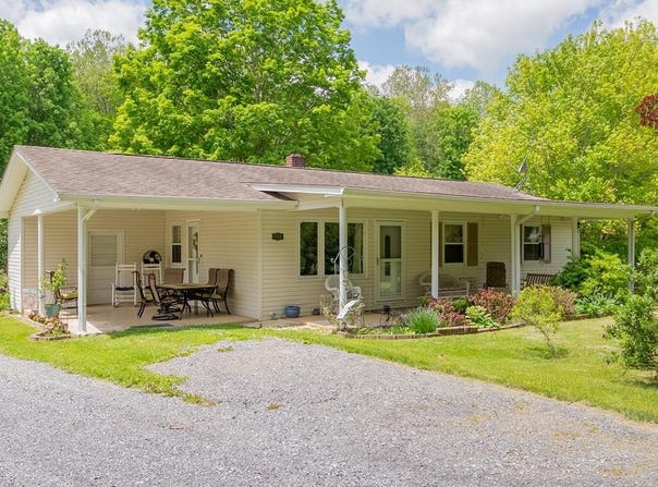 450 Stoney Battery Rd, Marion, VA 24354
