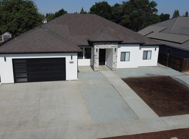 1041 N Citrus Court, Visalia, CA 93292