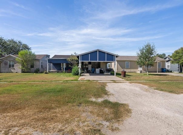 310 E 2nd, Bishop, TX 78343