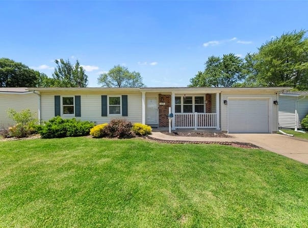 2535 S Park Lane, Florissant, MO 63031